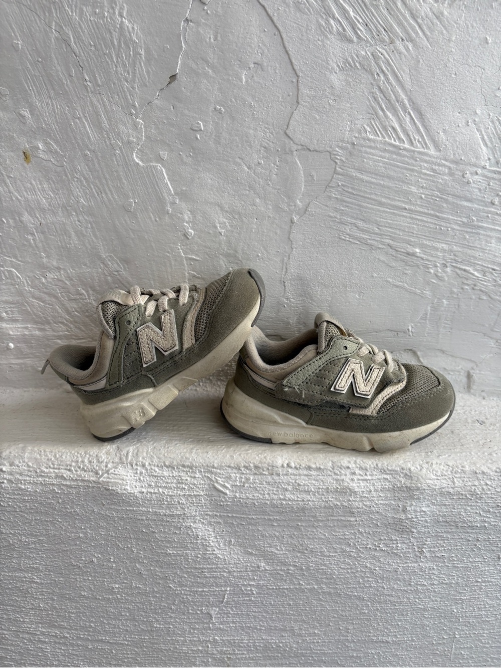 New Balance 997R New-B Hook & Loop Toddler ‘Olivine Linen’ size 6 - Picture 4 of 8